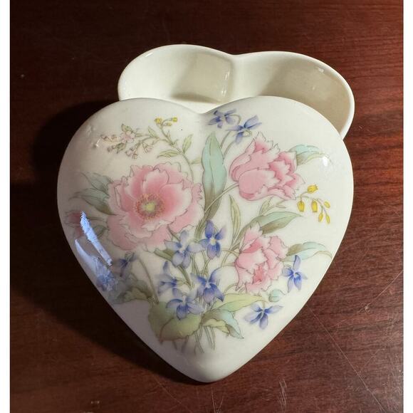Vintage Fine China Japan Porcelain Ceramic Small Heart Shaped Trinket Box Floral - Picture 2 of 9